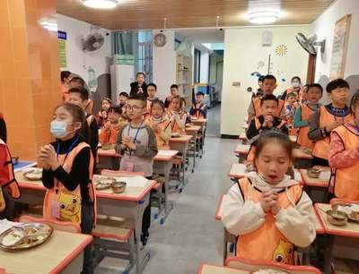 如何吸引家长选择校外托管班机构 中小学生托管服务的关键策略