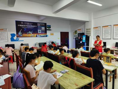 泗县虹城街道人大 关注青少年 暑期快乐行，中小学生校外托管服务显成效