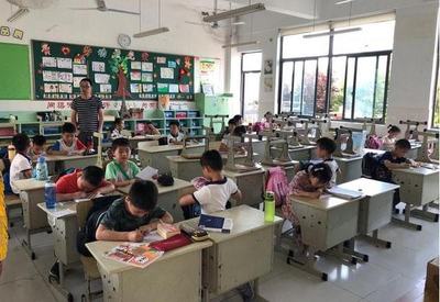 托管新政引热议 家长舒心解忧，学生期盼自由时光